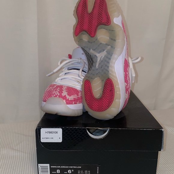 Jordan 11 low - Picture 2 of 3